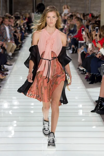 Look 26